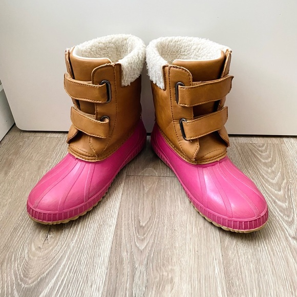 Gap Youth, Teens, Women Snow Boots Water Resistant, Insulated, Size Women US 7-8 - Picture 1 of 8